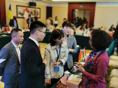 十一個一帶一路國家商務考察團來訪成都咪貝科技公司